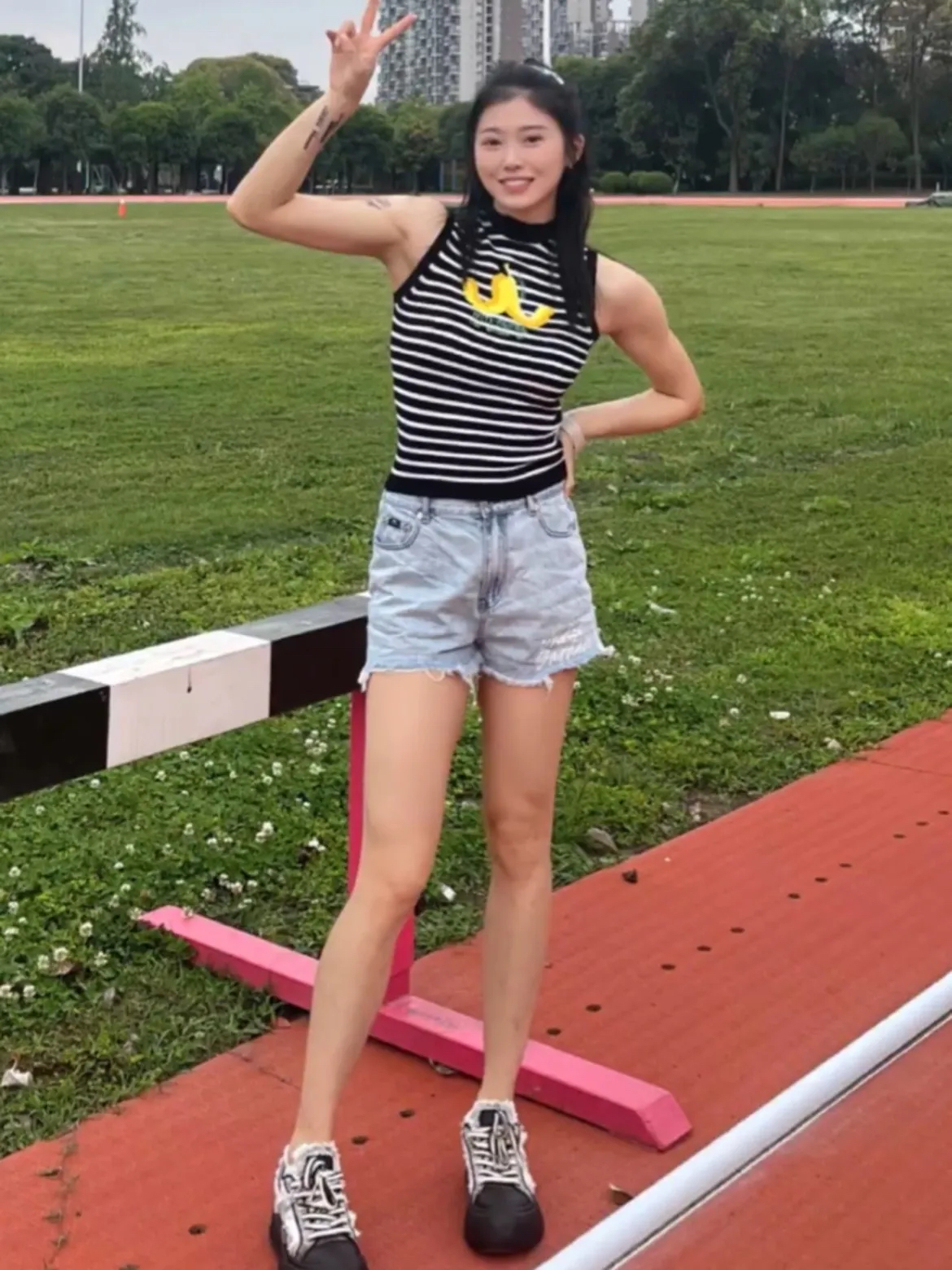 出色发挥引发热议！，穆古鲁扎在中国队比赛中刷新纪录观众掌声雷动(十二使徒是怎么殉道的详细)