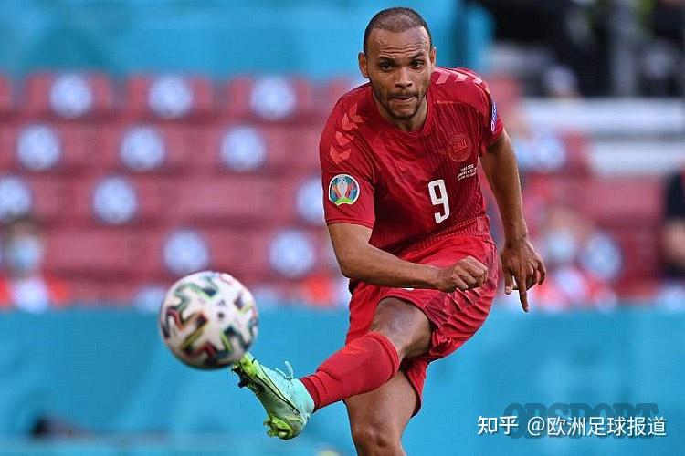 举重赛场再起风云:滇池鲨队队惊险晋级洞庭独角兽队,赛场气氛火爆禁区内连续解围 举重赛场再起风云:滇池鲨队队惊险晋级洞庭独角兽队,赛场气氛火爆禁区内连续解围