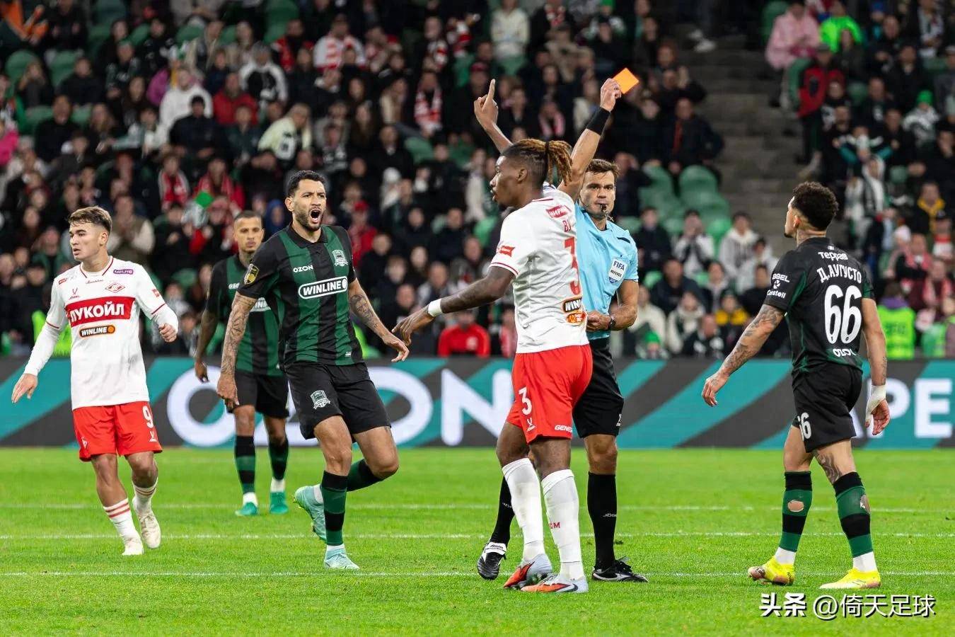 关于阿贾克斯训练开放日；今晨止住颓势引欢呼；欧联在即；更衣室氛围转暖的信息