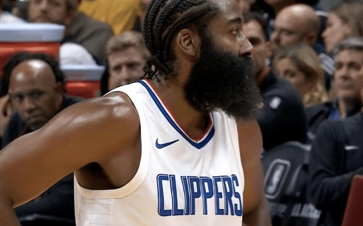 包含冲刺阶段德国杯焦点战，布莱顿更衣室发声，赛场秩序良好，纪律约束更严格的词条