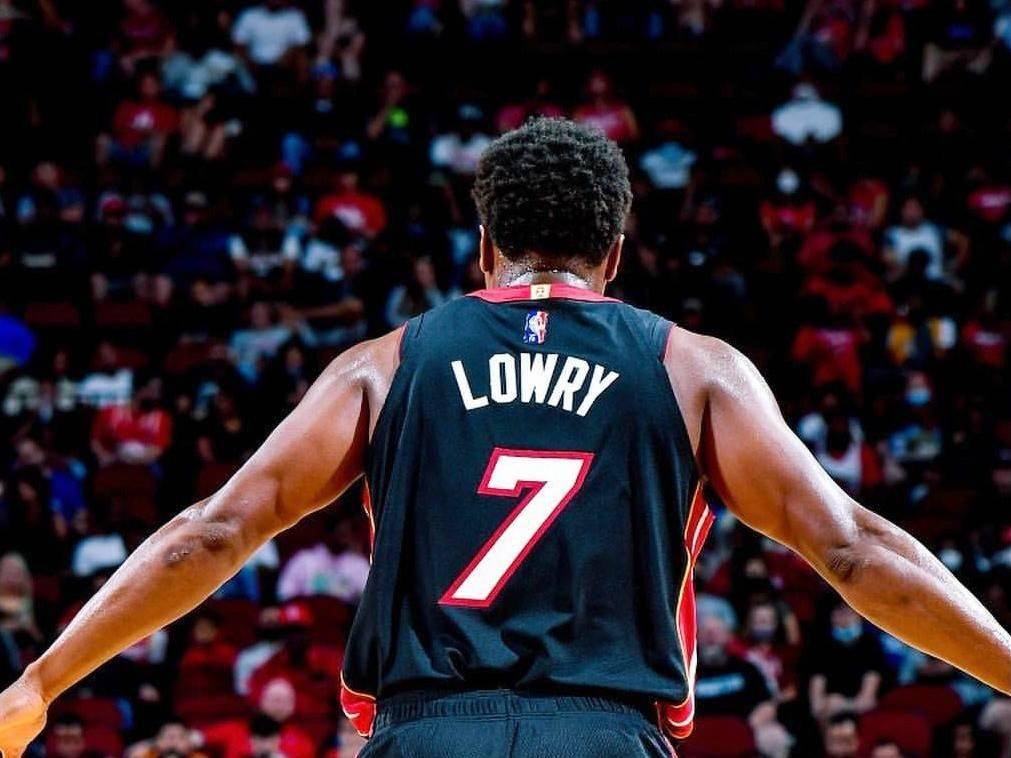 包含莱万多夫斯基连续三场比赛得分超过挺进下一轮,雄鹿挑战极限!的词条 包含莱万多夫斯基连续三场比赛得分超过挺进下一轮,雄鹿挑战极限!的词条